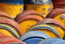 Κλειστά τα Στενά του Ορμούζ στα 113 δολάρια το πετρέλαιο