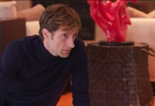 Ο Κωνσταντίνος βρίσκει τα μωρουδιακά στο αμάξι της Ισμήνης κι απαιτεί εξηγήσεις