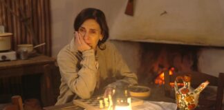 Η Δόμνα αποκαλύπτει στην Ηλέκτρα το μυστικό που έκρυβε μια ζωή