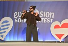 Τραγούδησε το «Ferto» στην πρεσβευτική κατοικία της Αυστρίας ο Akylas