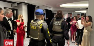 Πυροβολισμοί στο δείπνο των ανταποκριτών του Λευκού Οίκου: Ομόφωνη η καταδίκη των ξένων ηγετών