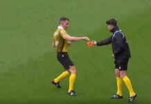 Διαιτητής… ξέχασε τις κάρτες του και το κατάλαβε 22 λεπτά μετά τη σέντρα