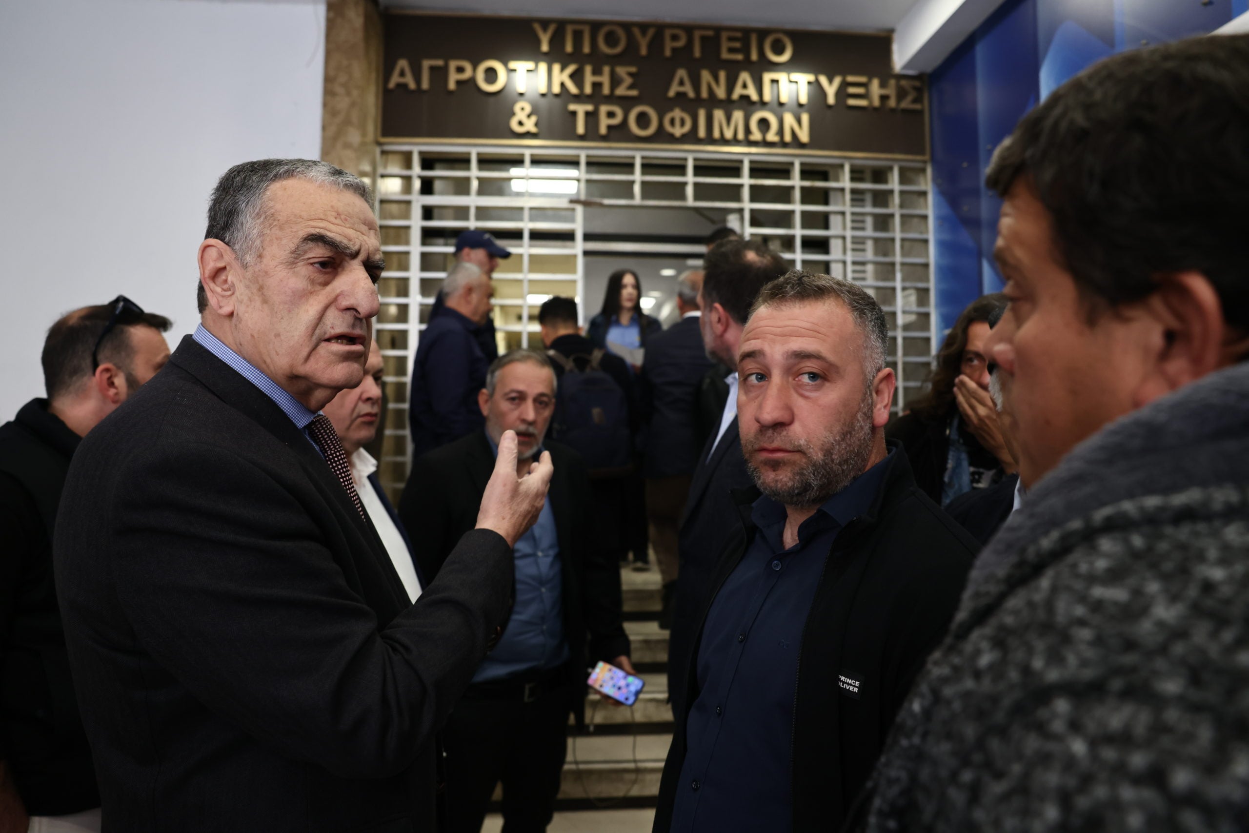 διαμαρτυρία- Λέσβος- υπουργείο