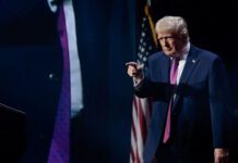 Τραμπ: Η εξέταση αρχείων για τα UFO φέρνει στο φως ενδιαφέροντα έγγραφα