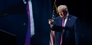 Τραμπ: Η εξέταση αρχείων για τα UFO φέρνει στο φως ενδιαφέροντα έγγραφα