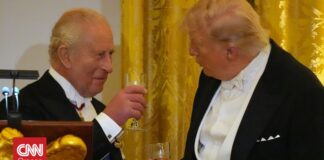 «Βασιλικό» δείπνο Τραμπ στο Λευκό Οίκο για τον Κάρολο – Οι αιχμές, τα αστεία και τα δώρα