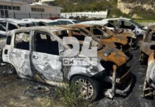Ηράκλειο: Εικόνες καταστροφής μετά τη φωτιά σε χώρο στάθμευσης ενοικιαζόμενων αυτοκινήτων