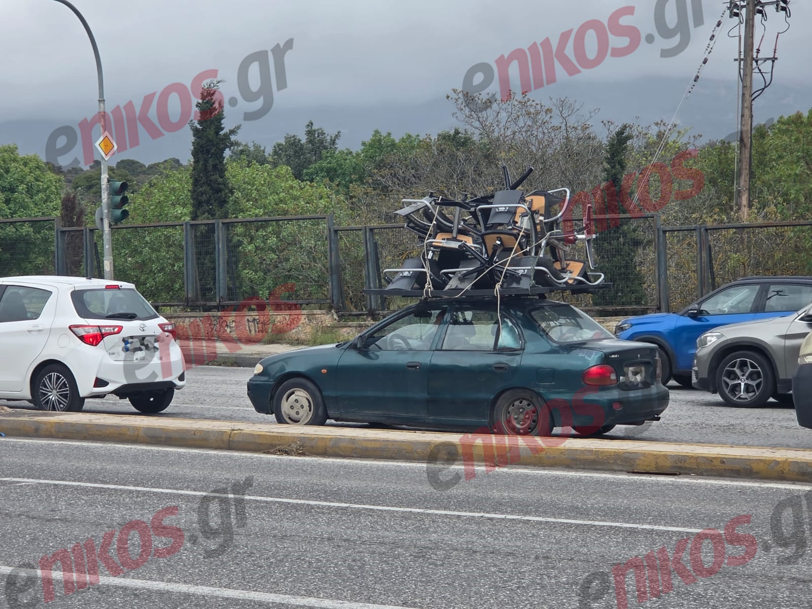 Λεωφόρος Κηφισίας, Αυτοκίνητο, καρέκλες 