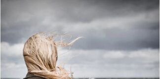 Μεγαλώνοντας δεν χάνουμε φίλους, αλλά τη σύνδεση με τον εαυτό μας