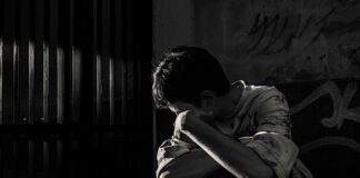 Γαλλία: Πατέρας κρατούσε αιχμάλωτο το 9χρονο παιδί του επί έναν χρόνο – Βρέθηκε γυμνό και υποσιτισμένο