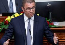 Βόρεια Μακεδονία: «Η μακεδονική ταυτότητα δεν μπορεί να αποτελεί αντικείμενο υποχωρήσεων», δηλώνει ο Μίτσκοσκι