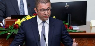 Βόρεια Μακεδονία: «Η μακεδονική ταυτότητα δεν μπορεί να αποτελεί αντικείμενο υποχωρήσεων», δηλώνει ο Μίτσκοσκι