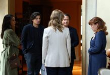 Ο Λευτέρης ενημερώνεται από τον γιατρό ότι πρέπει να χειρουργηθεί άμεσα