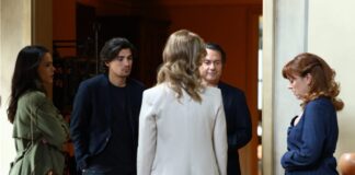 Ο Λευτέρης ενημερώνεται από τον γιατρό ότι πρέπει να χειρουργηθεί άμεσα