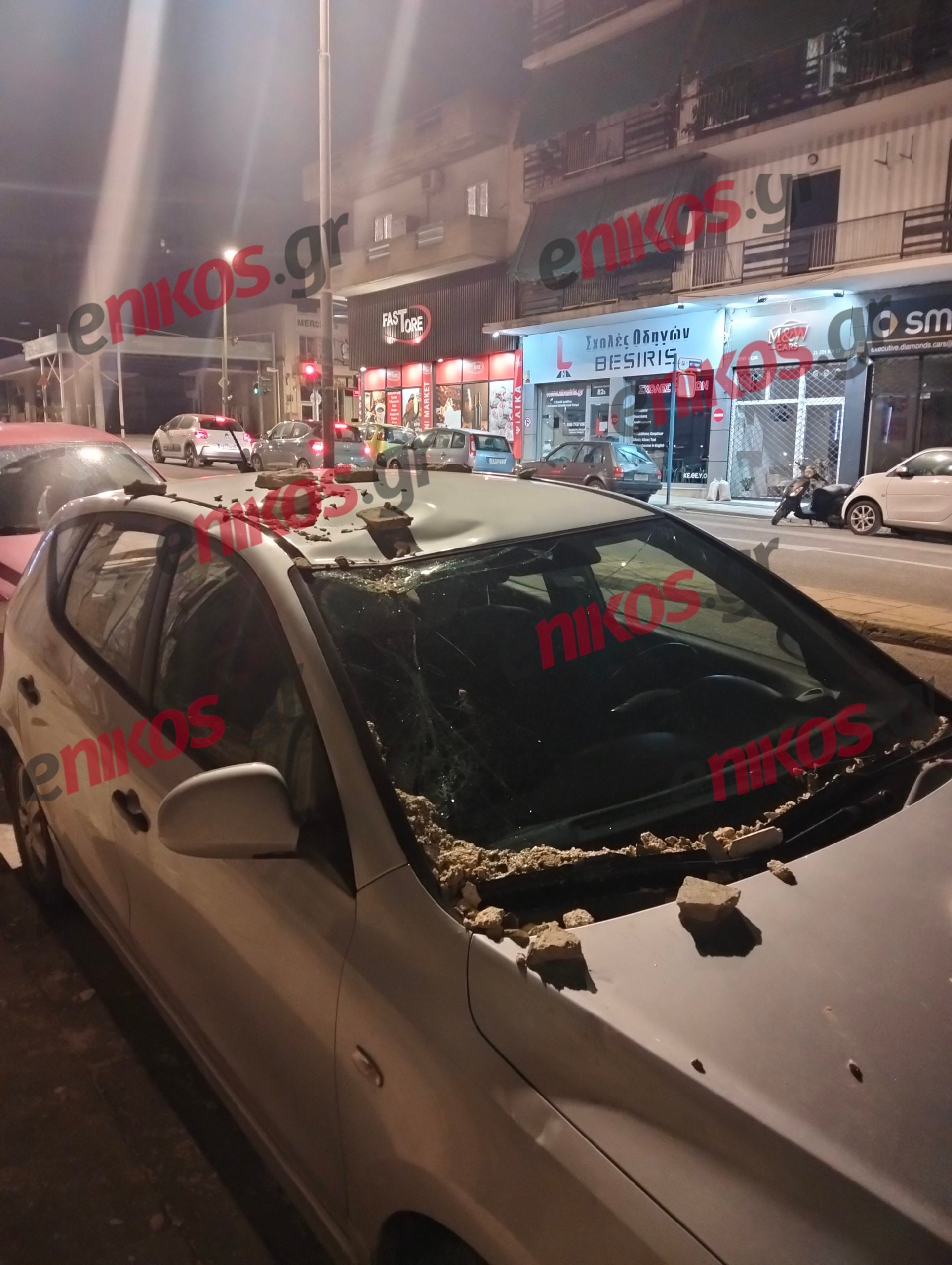 Νέος Κόσμος πτώση μπαλκόνι