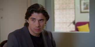 Ο Λευτέρης επισκέπτεται γιατρό για τους πονοκεφάλους