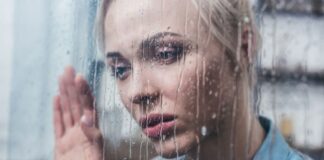 Ακούμε με τα αυτιά μας, ή με τα σημάδια που άφησαν οι άνθρωποι πάνω μας;