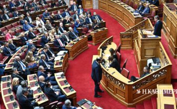 Πλειοδοσία επιθετικών χαρακτηρισμών στη συνεδρίαση της Βουλής