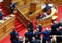 Με το βλέμμα στην ψηφοφορία για τις ασυλίες