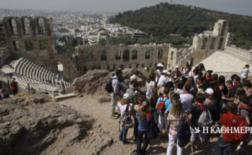 Κόντρα Κεφαλογιάννη – Δούκα: «Υπονομεύει την εικόνα της Αθήνας» – «Στρουθοκαμηλίζει»