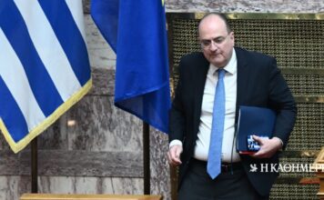 Αντιπολιτευτικά πυρά για τον Μακάριο Λαζαρίδη