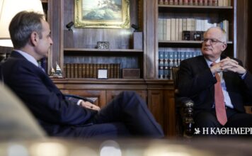 Μητσοτάκης σε Τασούλα: Η Ελλάδα έχει πετύχει τη μεγαλύτερη μείωση χρέους