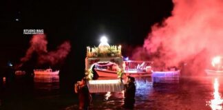 Τολό Αργολίδας: Η ξεχωριστή περιφορά του Επιταφίου μέσα στη θάλασσα