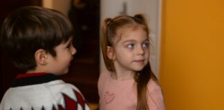 Βίκτωρας και Σοφία βγαίνουν εκτός σπιτιού μόνοι τους και όλοι τους ψάχνουν