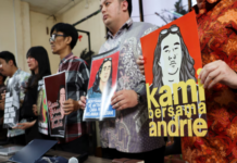 Ινδονησία: Ξεκινά η δίκη στρατιωτικών που οργάνωσαν επίθεση με οξύ εναντίον ακτιβιστή