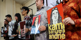 Ινδονησία: Ξεκινά η δίκη στρατιωτικών που οργάνωσαν επίθεση με οξύ εναντίον ακτιβιστή