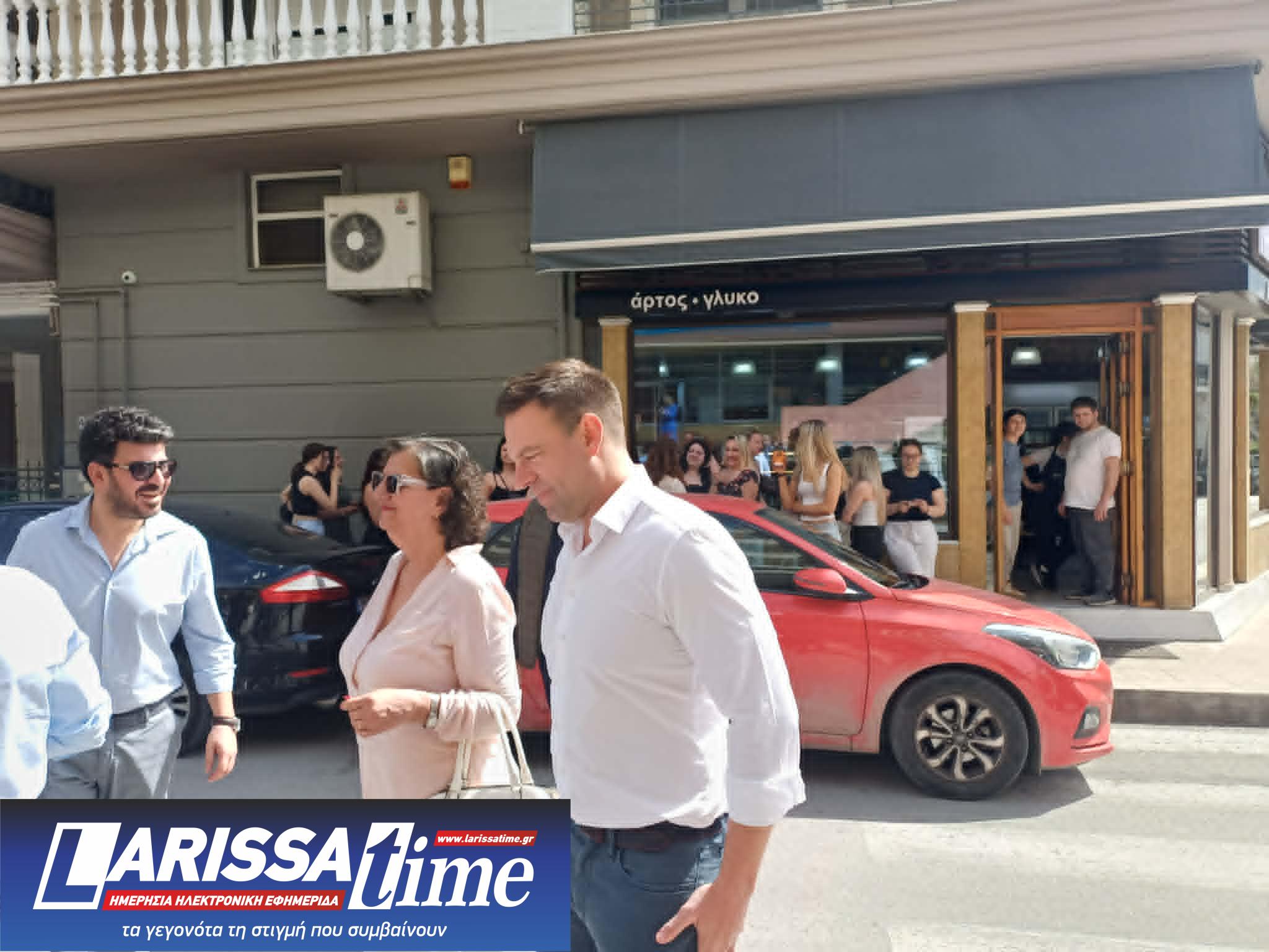Στη Λάρισα ο Στεέφανος Κασσελάκης συναντήθηκε με εργαζόμενους στη ΔΥΠΑ (ΦΩΤΟ)