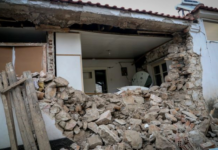 Κατεδαφίσεις σεισμόπληκτων κτιρίων στο Δαμάσι