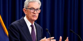 Γιατί ο Τζερόμ Πάουελ παραμένει στη Federal Reserve;