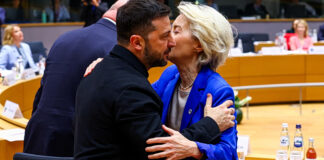 Η φον ντερ Λάιεν συζήτησε με τον Ζελένσκι για την ένταξη της Ουκρανίας στην ΕΕ και τα εξοπλιστικά