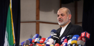 Αχμάντ Βαϊντί: Ο σκληροπυρηνικός Ιρανός ταξίαρχος που ορίζει τις διαπραγματεύσεις με τις ΗΠΑ