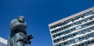 Ένταση στο ΑΠΘ – Επίθεση με ρόπαλα και κράνη σε μέλη φοιτητικής παράταξης