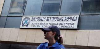 Η απολογία των αστυνομικών που κατηγορούνται για βιασμό 19χρονης στο ΑΤ Ομόνοιας
