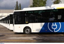 Συνελήφθη 39χρονος που κρατούσε μεταλλικές λάμες από ψαλίδι και φώναζε μέσα σε λεωφορείο