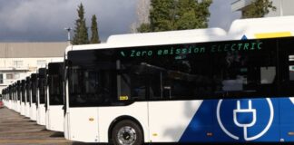 Συνελήφθη 39χρονος που κρατούσε μεταλλικές λάμες από ψαλίδι και φώναζε μέσα σε λεωφορείο