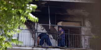 Στις φλόγες διπλοκατοικία στον Νέο Μαρμαρά – Επεκτάθηκε και σε άλλα σπίτια η φωτιά