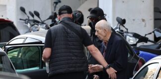 «Υπάρχουν συγγενείς του 89χρονου που θέλουν να τον φιλοξενήσουν και να αναλάβουν την ιατρική του φροντίδα» λέει ο δικηγόρος του