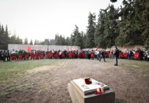 Καισαριανή: Συγκινητική πορεία και κατάθεση στεφάνων στο Σκοπευτήριο για την Πρωτομαγιά
