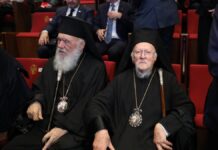 Βρέθηκε στο «Ιωνικό Κέντρο», παρών και ο Ιερώνυμος στο συγκινητικό φινάλε της επίσκεψής του στην Ελλάδα