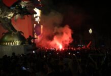 Πάρτι των οπαδών της ΑΕΚ για το πρωτάθλημα και έξω από τo γήπεδο της Νέας Φιλαδέλφειας