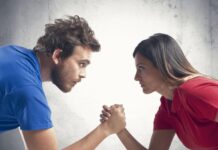 Οι συγκρούσεις είναι καθρέφτες… δείχνουν όχι μόνο τον άλλον, αλλά και τον εαυτό μας