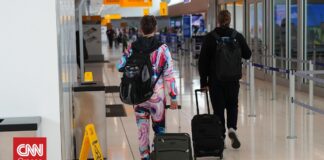Ντένβερ: «Νόμιζα ότι θα πεθάνω» περιγράφει επιβάτης του αεροσκάφους που παρέσυρε θανάσιμα τον πεζό