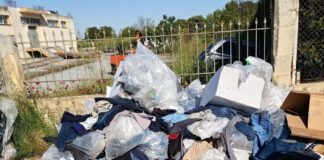 Πρόστιμο 500 ευρώ σε πολίτη για παράνομη απόρριψη ρούχων