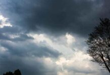 Νεφώσεις, παροδικά αυξημένες βροχές αλλά σταθερή θερμοκρασία