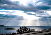 Νεφώσεις και τοπικοί όμβροι σταδιακά, αμετάβλητη θερμοκρασία