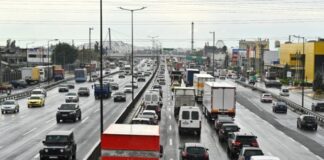 Κίνηση… παντού: Απροσπέλαστος ο Κηφισός, μποτιλιάρισμα σε Κηφισίας, κέντρο Αθήνας και Πειραιά